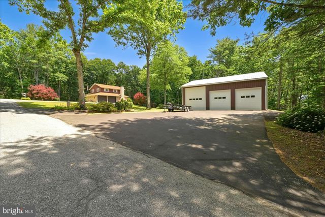 28 PINE HEIGHTS DR, Pine Grove, PA 17963