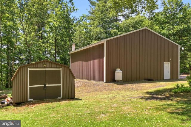 28 PINE HEIGHTS DR, Pine Grove, PA 17963