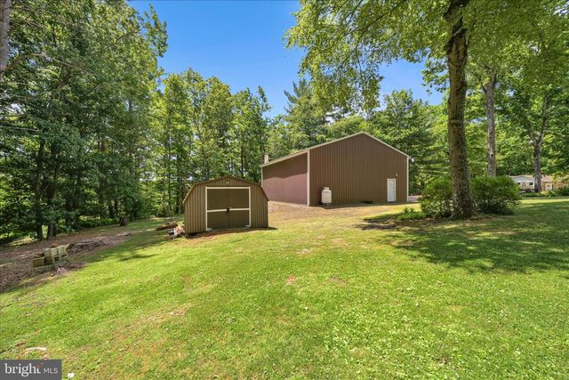 28 PINE HEIGHTS DR, Pine Grove, PA 17963