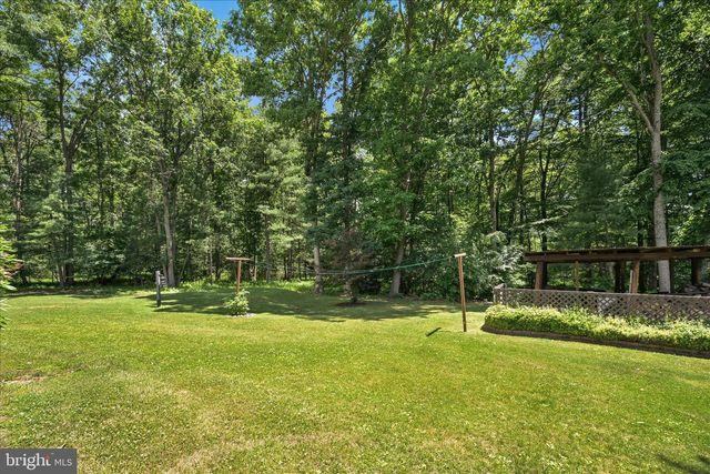 28 PINE HEIGHTS DR, Pine Grove, PA 17963