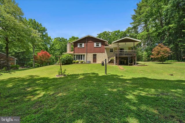 28 PINE HEIGHTS DR, Pine Grove, PA 17963