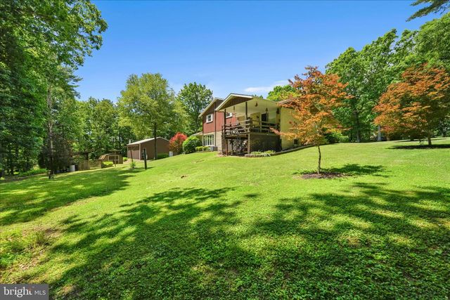 28 PINE HEIGHTS DR, Pine Grove, PA 17963