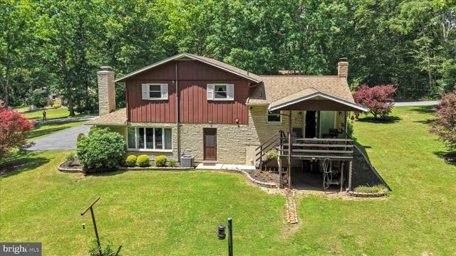 28 PINE HEIGHTS DR, Pine Grove, PA 17963