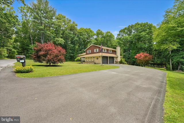 28 PINE HEIGHTS DR, Pine Grove, PA 17963