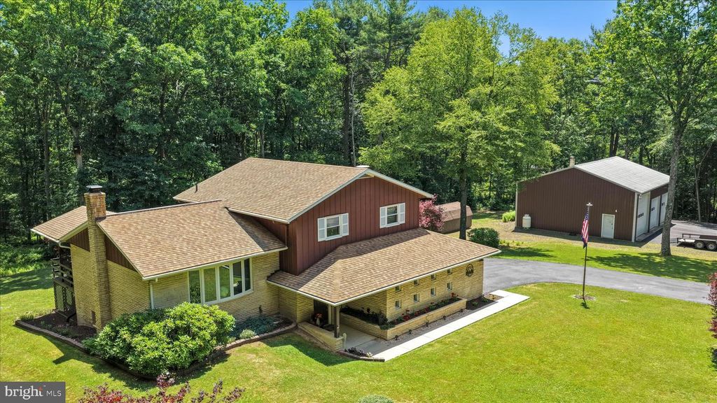 28 PINE HEIGHTS DR, Pine Grove, PA 17963