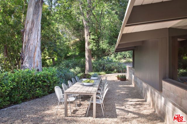 12450 Rochedale Lane, Los Angeles, CA 90049