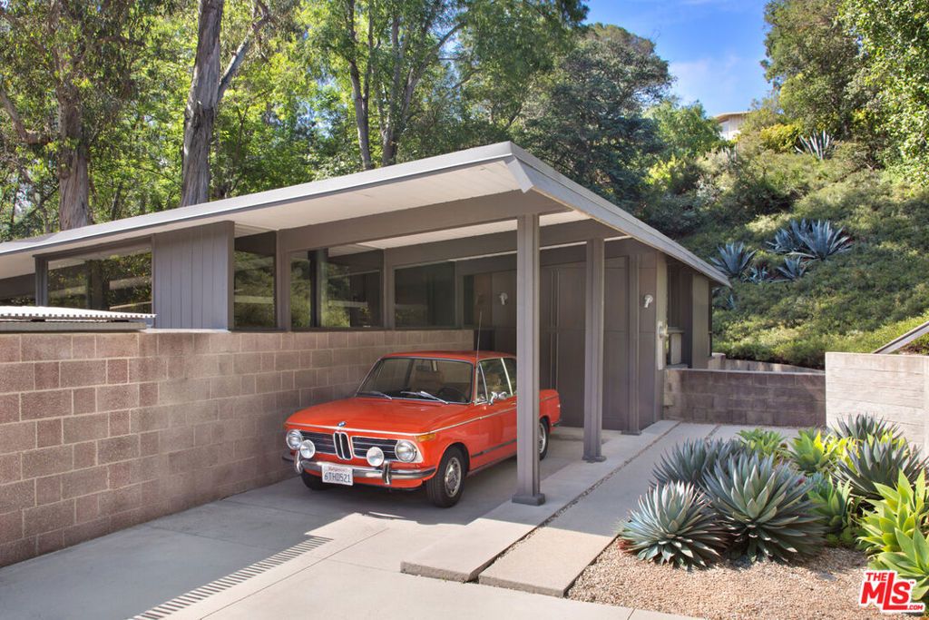 12450 Rochedale Lane, Los Angeles, CA 90049
