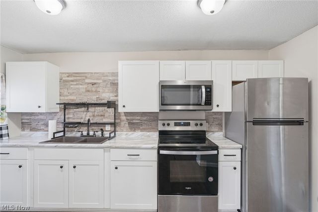 1555 Ambre Drive, Akron, OH 44312