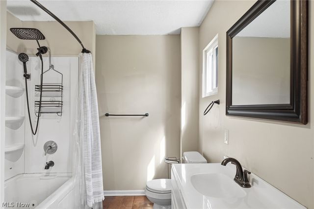 1555 Ambre Drive, Akron, OH 44312