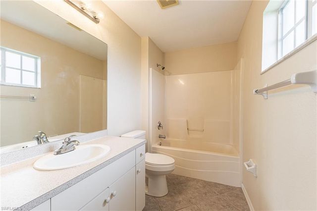 717 SE 8th ST, Cape Coral, FL 33990