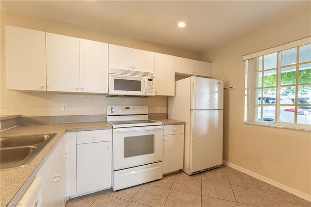 717 SE 8th ST, Cape Coral, FL 33990