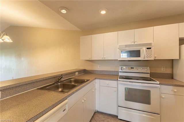 717 SE 8th ST, Cape Coral, FL 33990