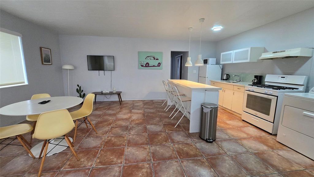7725 Harding Avenue 2, Miami Beach, FL 33141