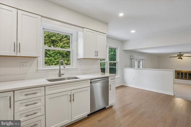 5700 MAGIC MOUNTAIN DR, North Bethesda, MD 20852