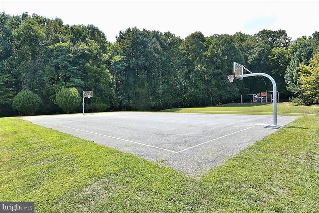 5700 MAGIC MOUNTAIN DR, North Bethesda, MD 20852