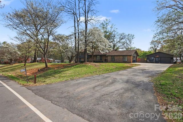 1226 Twin Lakes Road, Rock Hill, SC 29732
