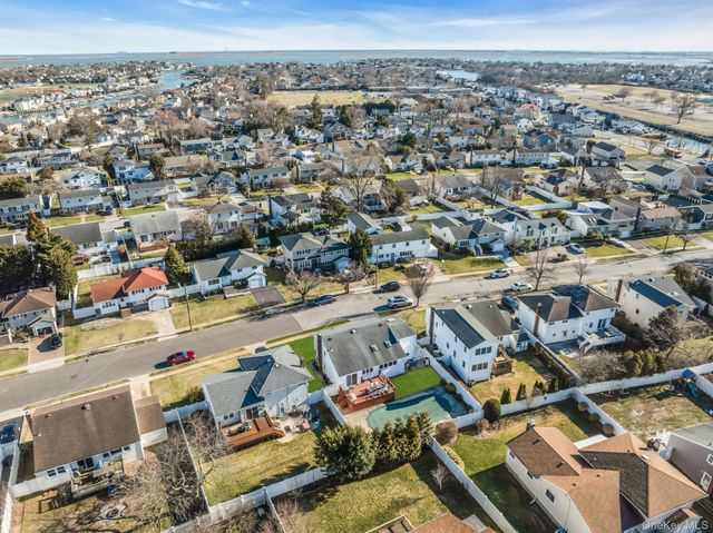 2505 Walters Court, Bellmore, NY 11710