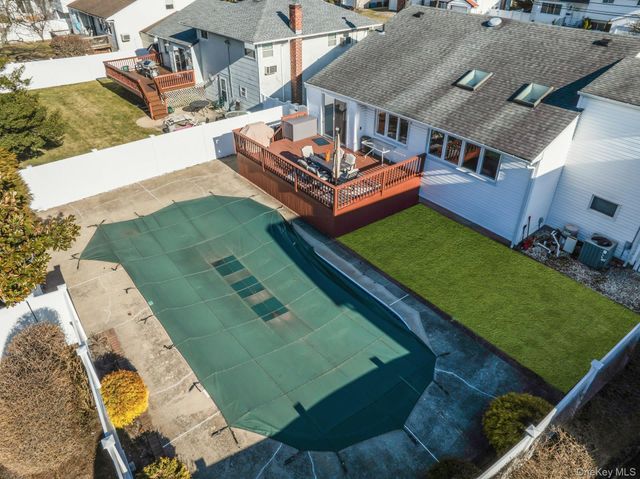 2505 Walters Court, Bellmore, NY 11710