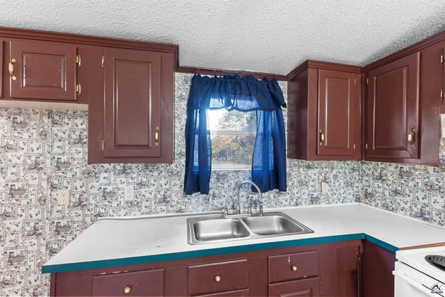 592 Toomer Rd, Perry, GA 31069