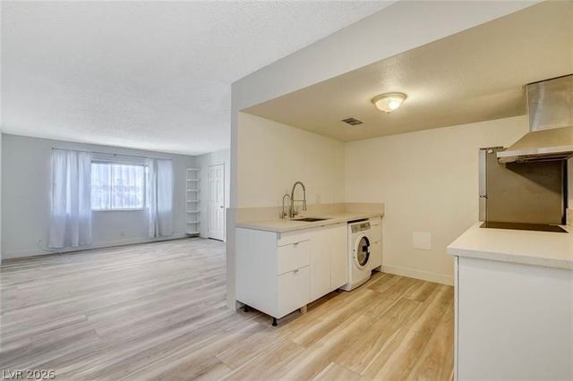 3841 Daisy Street 19, Las Vegas, NV 89119