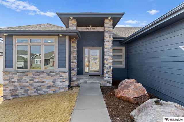 19817 Cottonwood Street, Gretna, NE 68028
