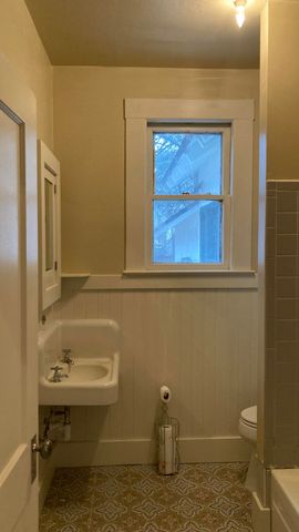 41008 Old School Road, Fall River Mills, CA 96028