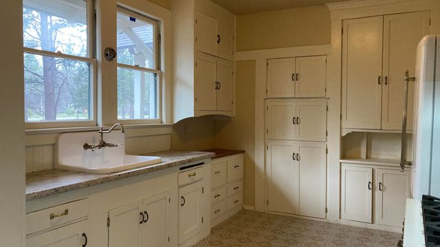 41008 Old School Road, Fall River Mills, CA 96028