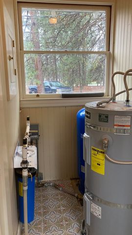 41008 Old School Road, Fall River Mills, CA 96028