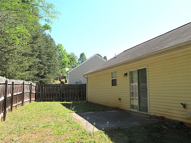 2033 Tea Berry Court, Winston-salem, NC 27127