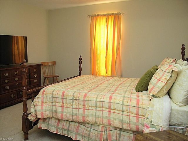 2033 Tea Berry Court, Winston-salem, NC 27127