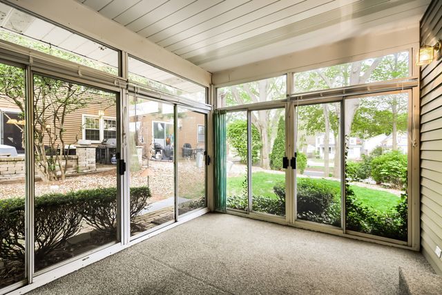 202 Stone Manor Circle, Batavia, IL 60510