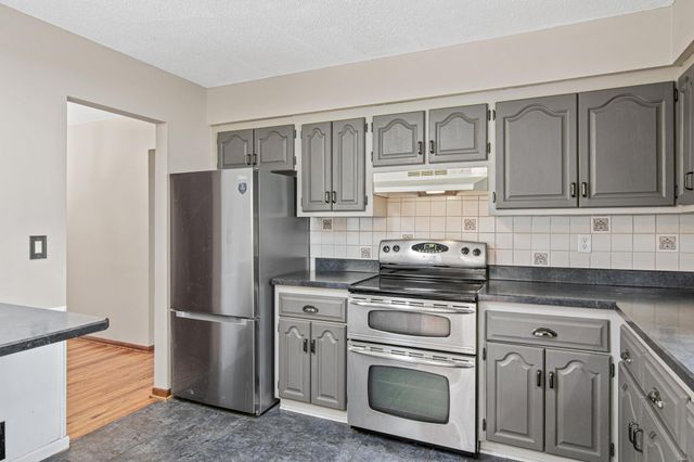 3225 Lanewood Lane N, Plymouth, MN 55447