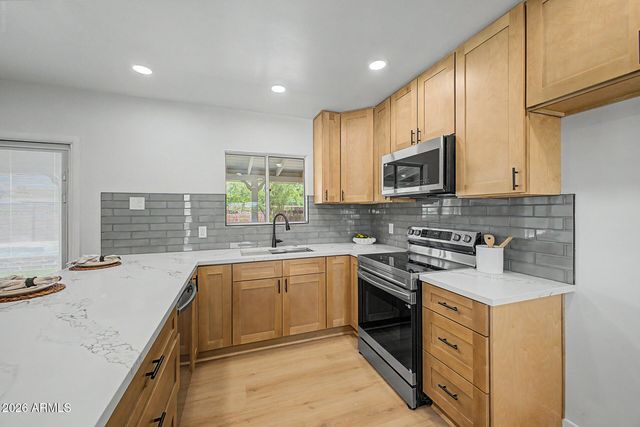 1538 W OCOTILLO Road, Phoenix, AZ 85015