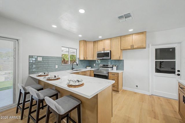 1538 W OCOTILLO Road, Phoenix, AZ 85015
