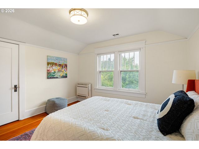 775 W 11th Ave, Eugene, OR 97402