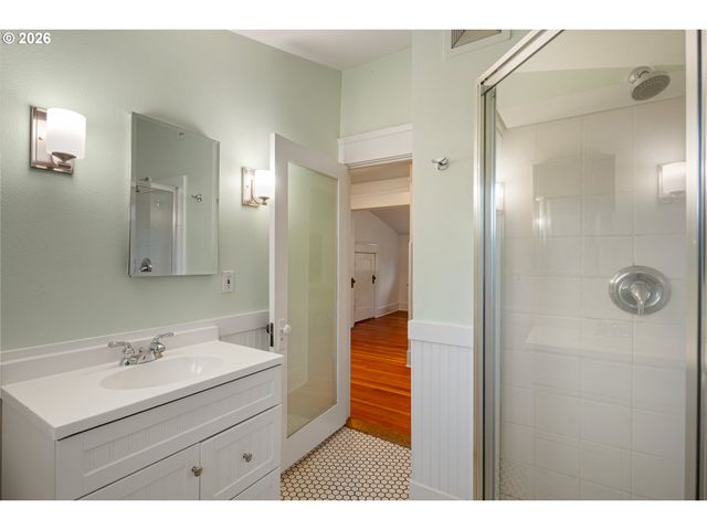 775 W 11th Ave, Eugene, OR 97402