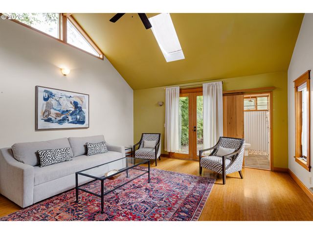 775 W 11th Ave, Eugene, OR 97402