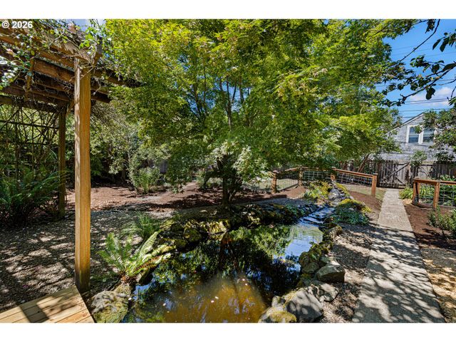 775 W 11th Ave, Eugene, OR 97402