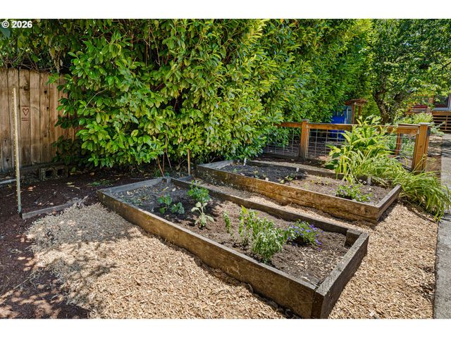 775 W 11th Ave, Eugene, OR 97402