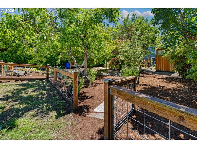 775 W 11th Ave, Eugene, OR 97402