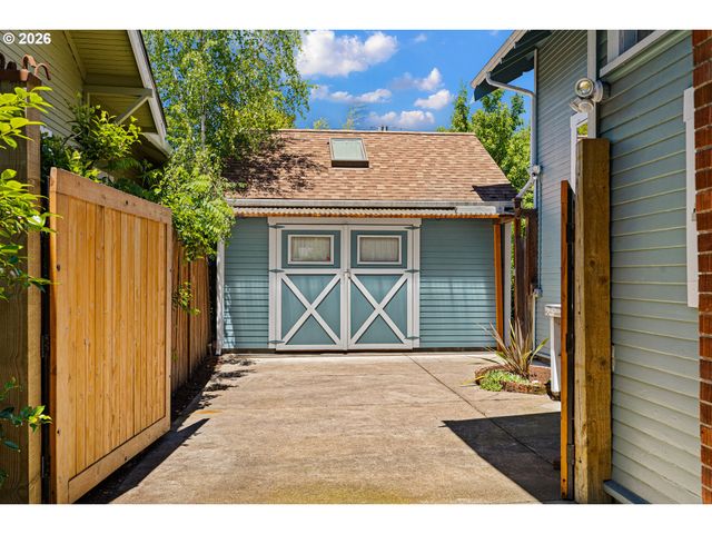 775 W 11th Ave, Eugene, OR 97402