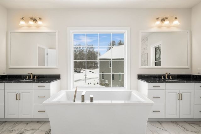 4 Myrtle Ave 20, Hopkinton, MA 01748