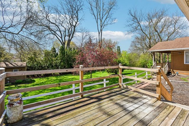 407 Fairfield Drive, Island Lake, IL 60042