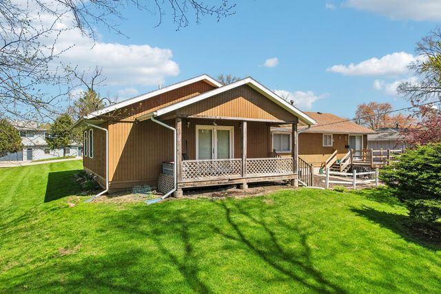 407 Fairfield Drive, Island Lake, IL 60042