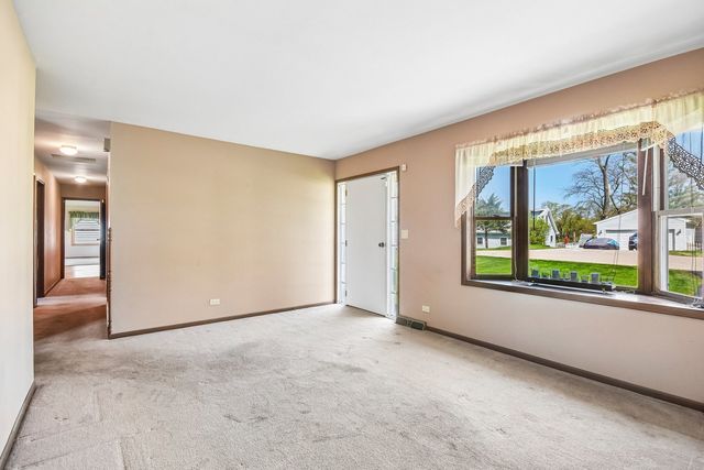 407 Fairfield Drive, Island Lake, IL 60042