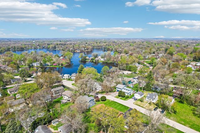 407 Fairfield Drive, Island Lake, IL 60042