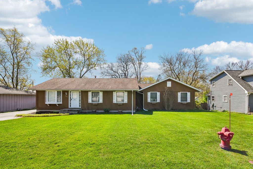 407 Fairfield Drive, Island Lake, IL 60042