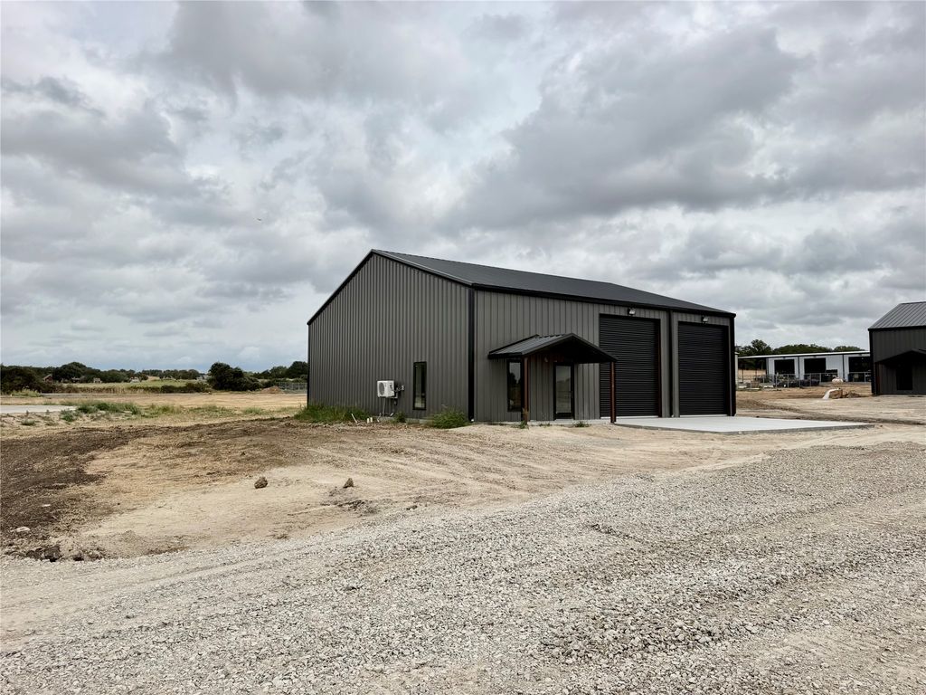 1016 Building 300 Industrial Court, Weatherford, TX 76085 — photo 2