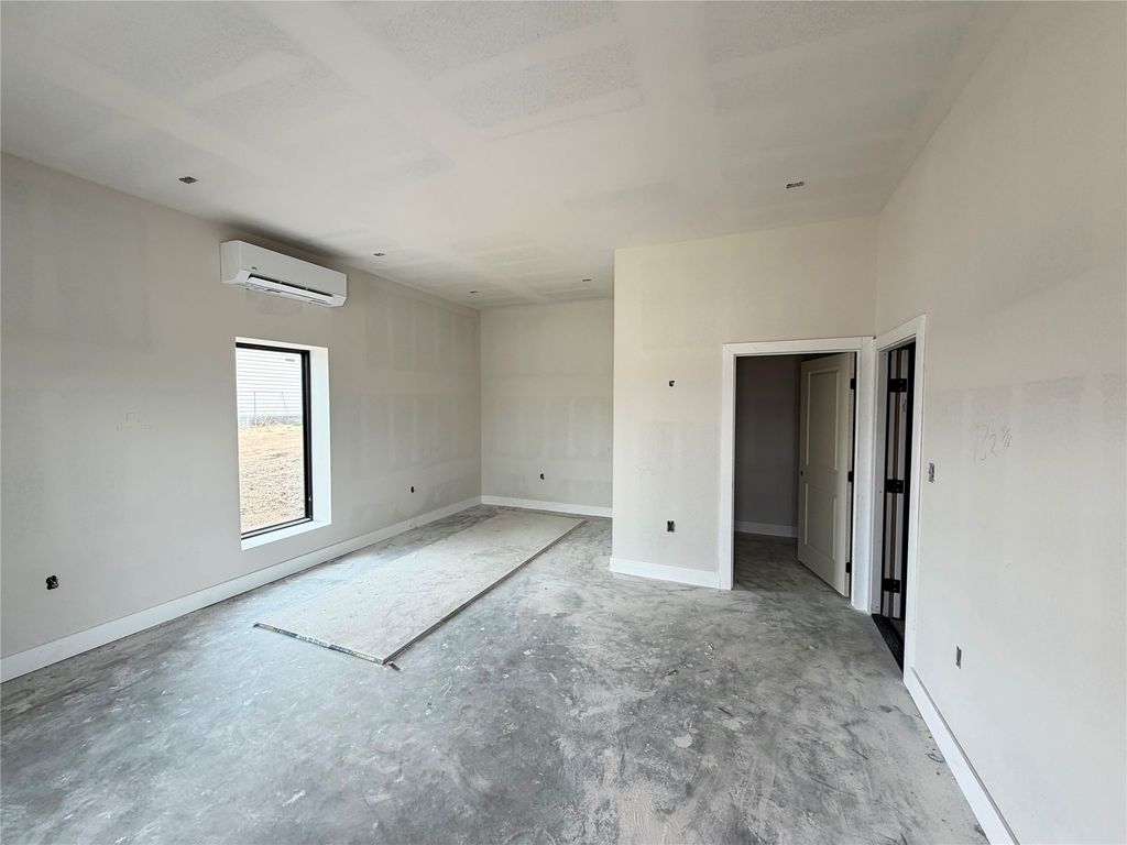 1016 Building 300 Industrial Court, Weatherford, TX 76085 — photo 4