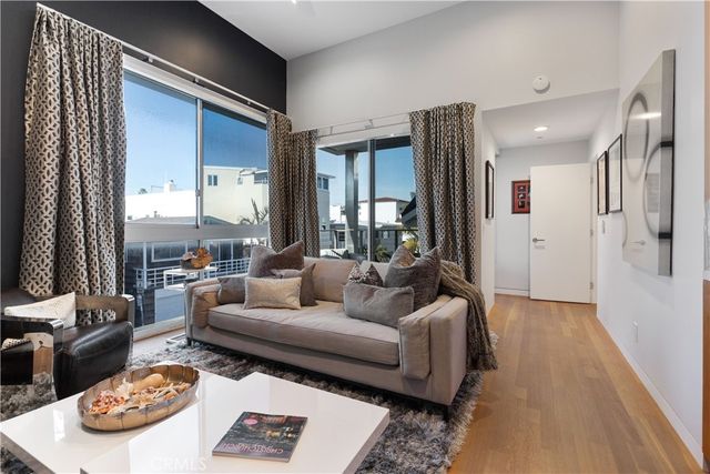 44 61st Place, Long Beach, CA 90803